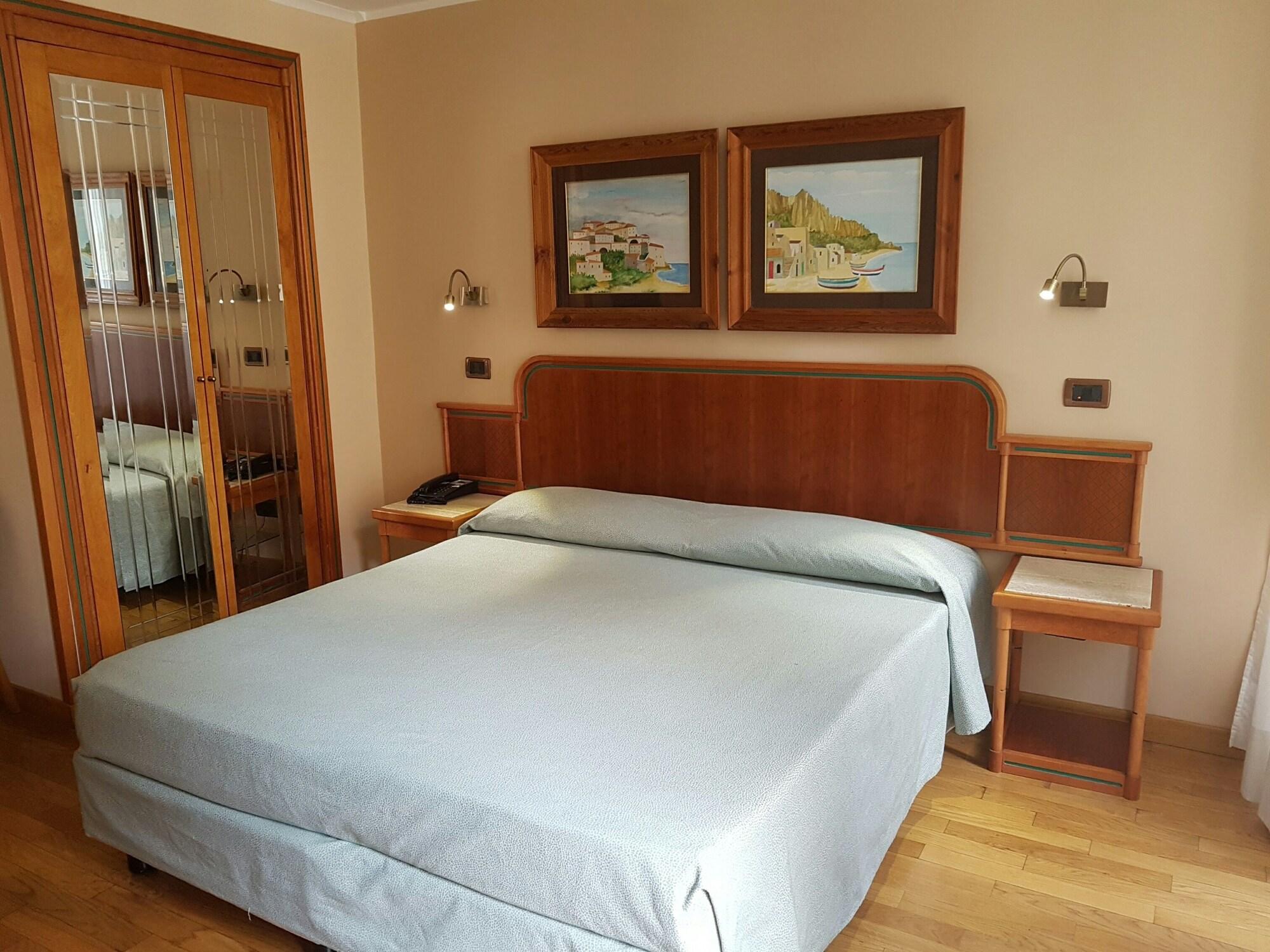 Hotel Regno Roma Esterno foto