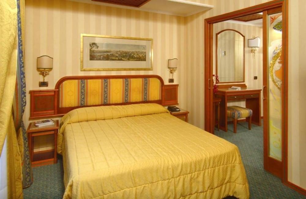 Hotel Regno Roma Esterno foto