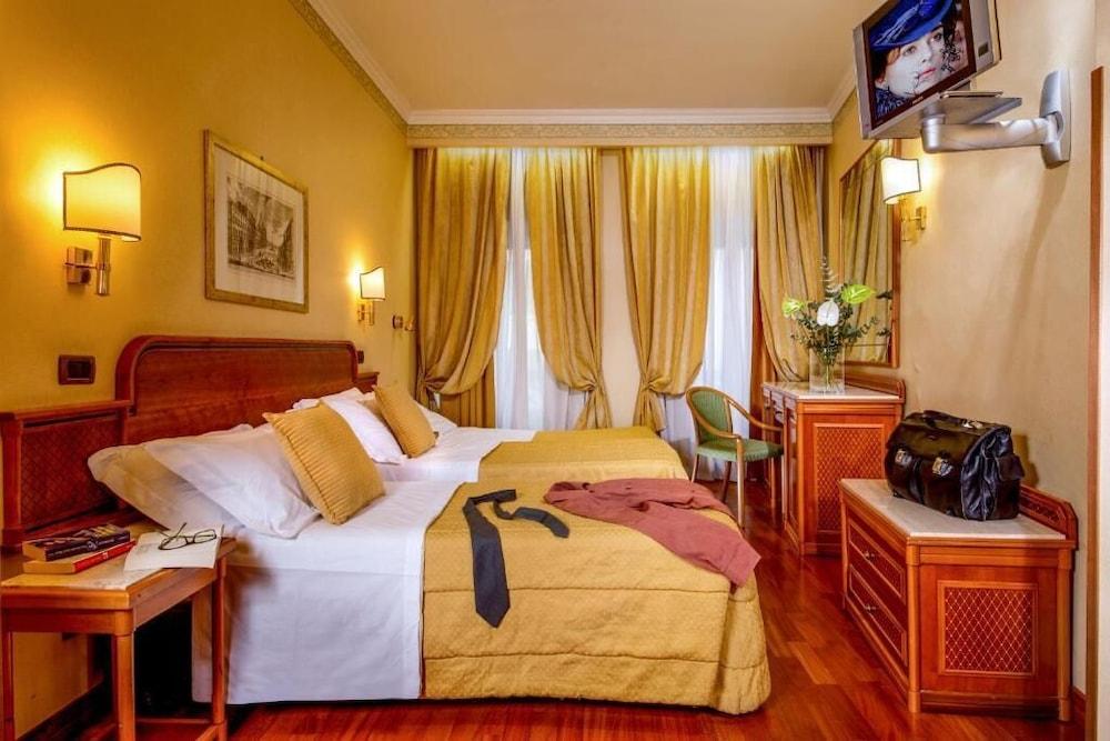 Hotel Regno Roma Esterno foto