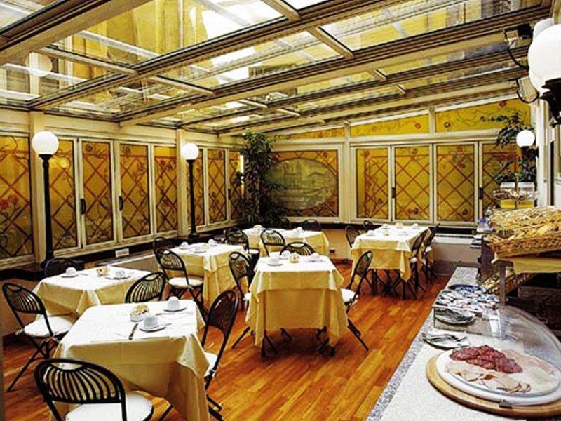 Hotel Regno Roma Esterno foto