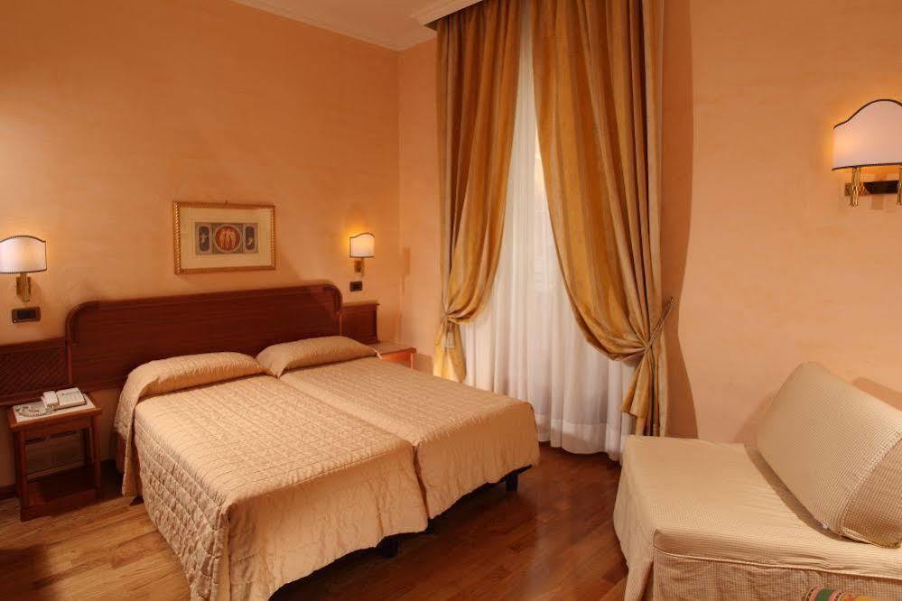 Hotel Regno Roma Esterno foto