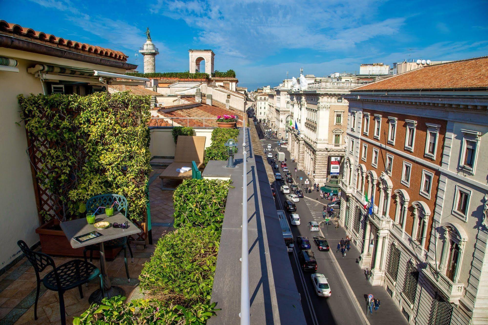 Hotel Regno Roma Esterno foto