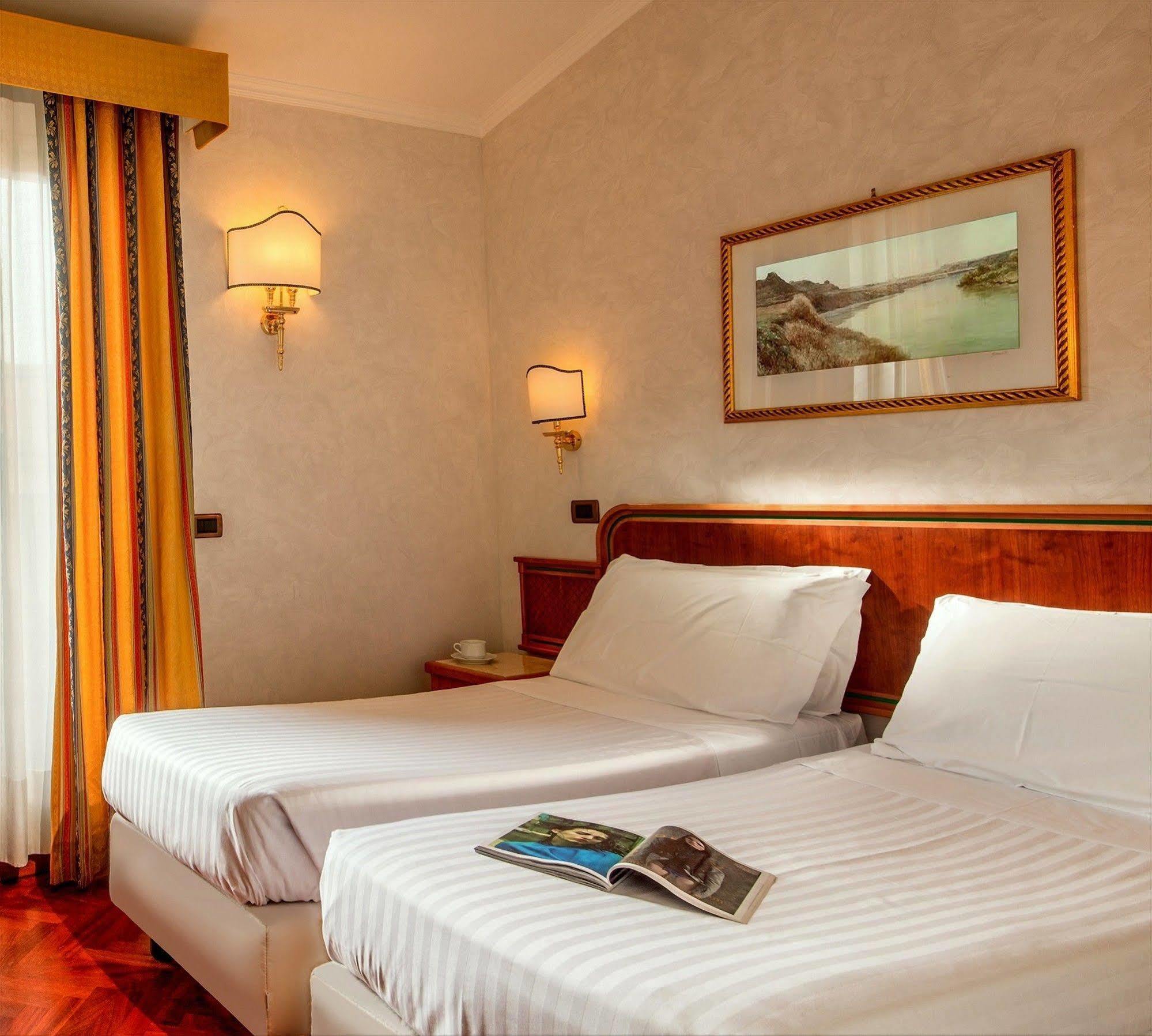 Hotel Regno Roma Esterno foto